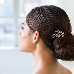 “Brides & Hairpins” Swarovski crystal hair clip